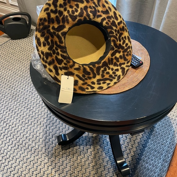 Coach Leopardskin Shoes - 8/8.5 - New Condition. A leopard print Hat- S -New. - Picture 3 of 3